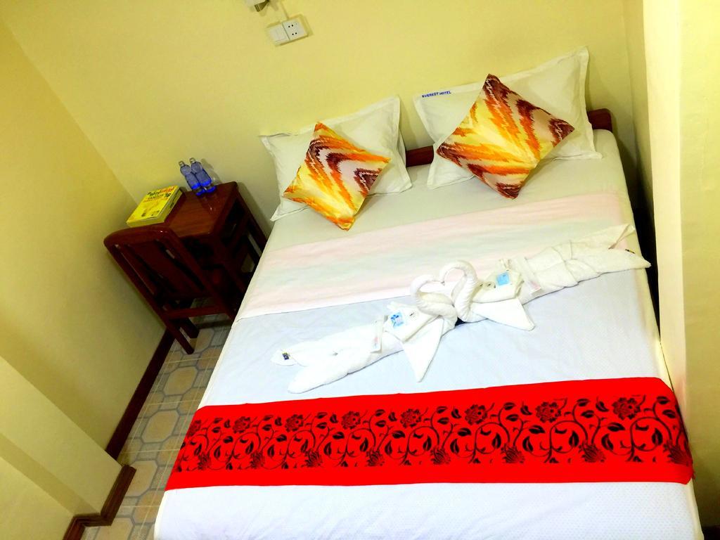 Everest Hotel 양곤 외부 사진