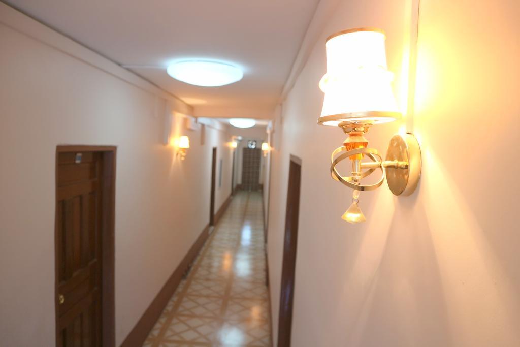 Everest Hotel 양곤 외부 사진